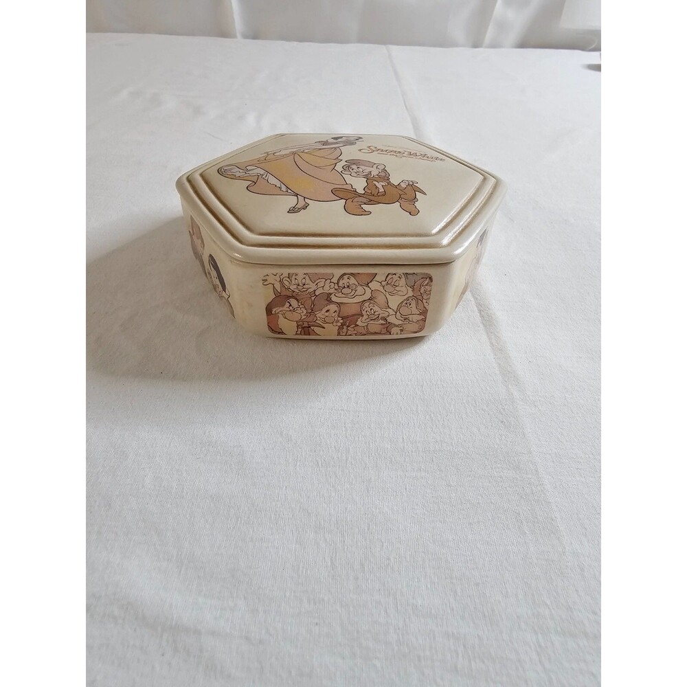 Disney Snow White and the Seven Dwarfs 2007 Ceramic Trinket Box 70th Anniversary